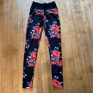 Cute Booty Scrunch Bum Leggings Women’s Size Medium Floral Rose Stretch Lace